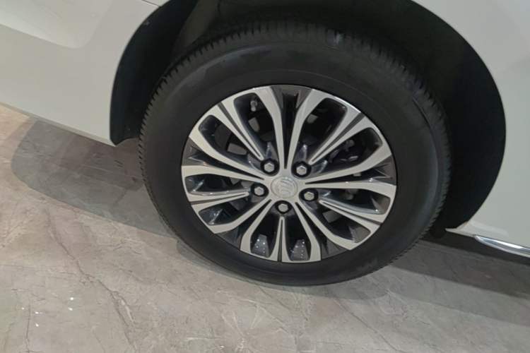 Used Buick GL8 2023 Land Executive Class Comfort Model Right Rear Wheel Hub