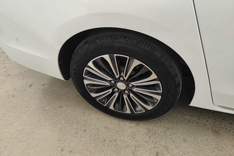 Used Buick GL8 2023 ES Lu Zun Luxury Edition and Yue Version Right Rear Wheel Hub