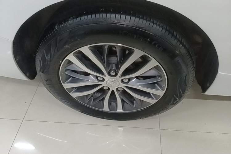Used Buick GL8 2023 ES Lu Zun Comfort Model Right Rear Wheel Hub