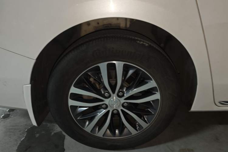 Used Buick GL8 2023 ES Lu Zun Deluxe Model Right Rear Wheel Hub