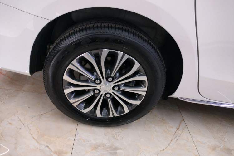 Used Buick GL8 2023 Facelifted Land Cruiser Executive Luxury Version Right Rear Wheel Hub