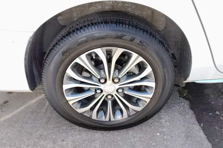 Used Buick GL8 2023 Land Executive Class Comfort Model Right Rear Wheel Hub