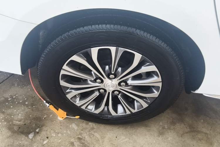 Used Buick GL8 2023 Land Executive Class Comfort Model Right Rear Wheel Hub