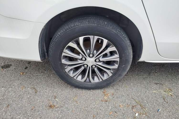 Used Buick GL8 2023 Land Executive Class 652T Luxury Model Right Rear Wheel Hub