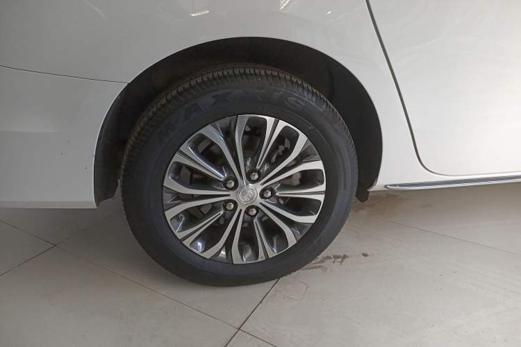 Used Buick GL8 2023 Facelifted Land Cruiser Executive Luxury Version Right Rear Wheel Hub