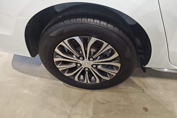 Used Buick GL8 2023 Land Executive Class Smart Enjoyment Model Right Rear Wheel Hub
