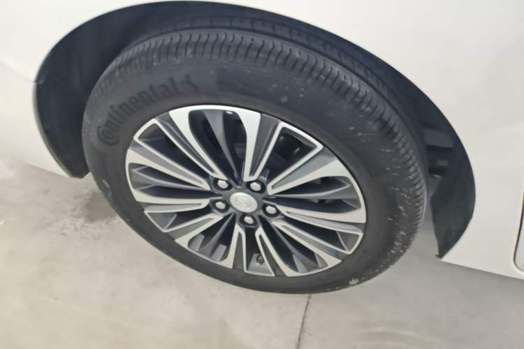 Used Buick GL8 2023 ES Lu Zun Luxury Model Right Rear Wheel Hub