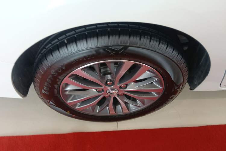 Used Buick GL8 2023 ES Lu Zun Deluxe Model Right Rear Wheel Hub