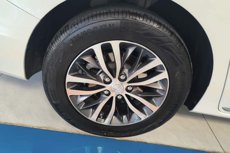 Used Buick GL8 2023 ES Lu Zun Deluxe Model Right Rear Wheel Hub