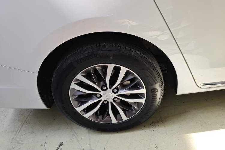 Used Buick GL8 2023 ES Lu Zun Deluxe Model Right Rear Wheel Hub