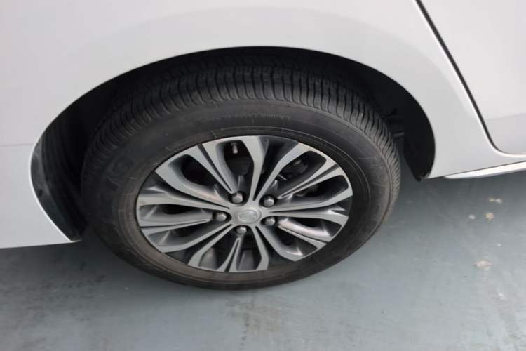 Used Buick GL8 2023 Land Executive Class Comfort Model Right Rear Wheel Hub