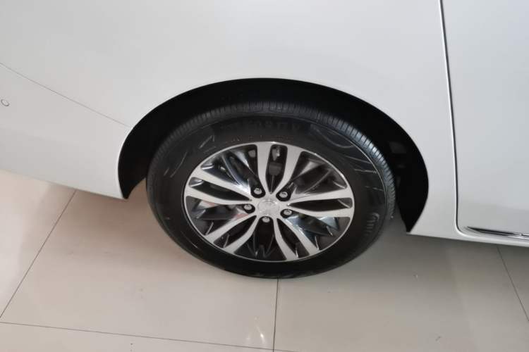 Used Buick GL8 2023 ES Lu Zun Deluxe Model Right Rear Wheel Hub