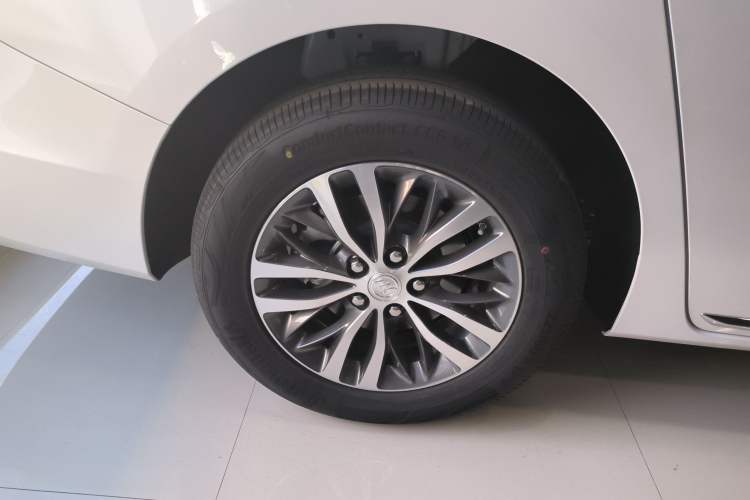 Used Buick GL8 2023 ES Lu Zun Comfort Model Right Rear Wheel Hub