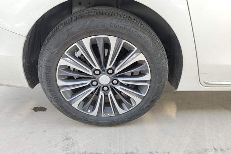 Used Buick GL8 2023 ES Lu Zun Luxury Model Right Rear Wheel Hub