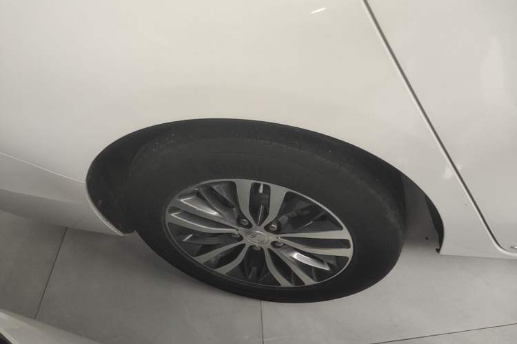 Used Buick GL8 2023 ES Lu Zun Deluxe Model Right Rear Wheel Hub