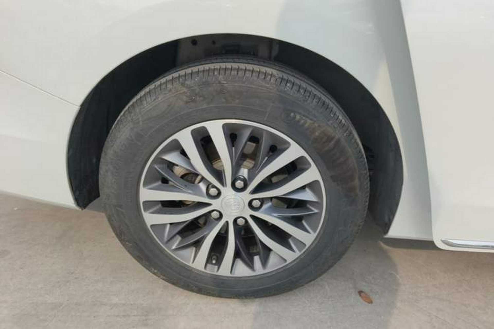 Used Buick GL8 2023 ES Lu Zun Comfort Model Right Rear Wheel Hub