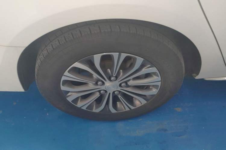 Used Buick GL8 2023 Land Executive Class Comfort Model Right Rear Wheel Hub