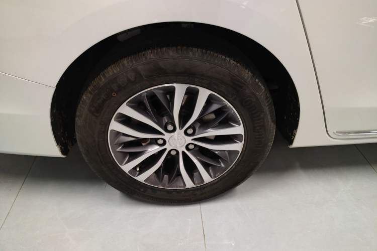 Used Buick GL8 2023 ES Lu Zun Deluxe and Yue Edition Right Rear Wheel Hub