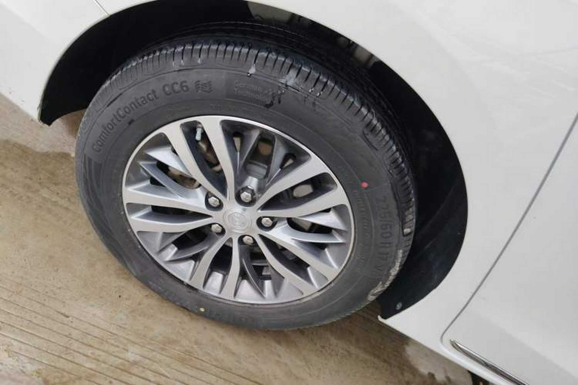 Used Buick GL8 2023 ES Lu Zun Comfort Model Right Rear Wheel Hub
