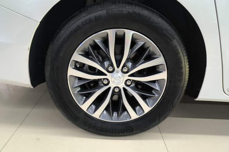Used Buick GL8 2023 ES Lu Zun Comfort Model Right Rear Wheel Hub