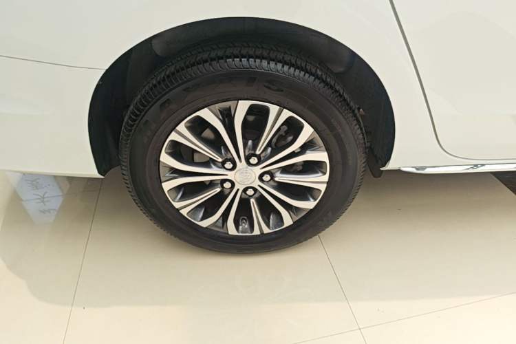 Used Buick GL8 2023 Land Executive Class Smart Enjoyment Model Right Rear Wheel Hub