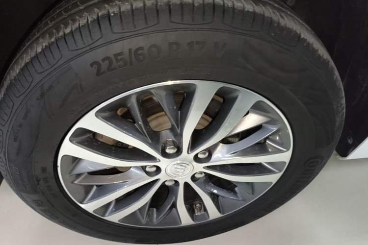 Used Buick GL8 2023 ES Lu Zun Deluxe Model Right Rear Wheel Hub