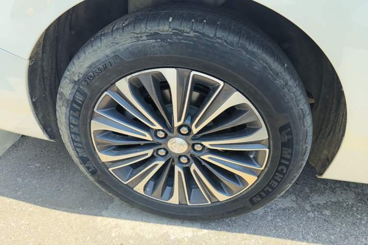 Used Buick GL8 2023 ES Lu Zun Luxury Edition and Yue Version Right Rear Wheel Hub