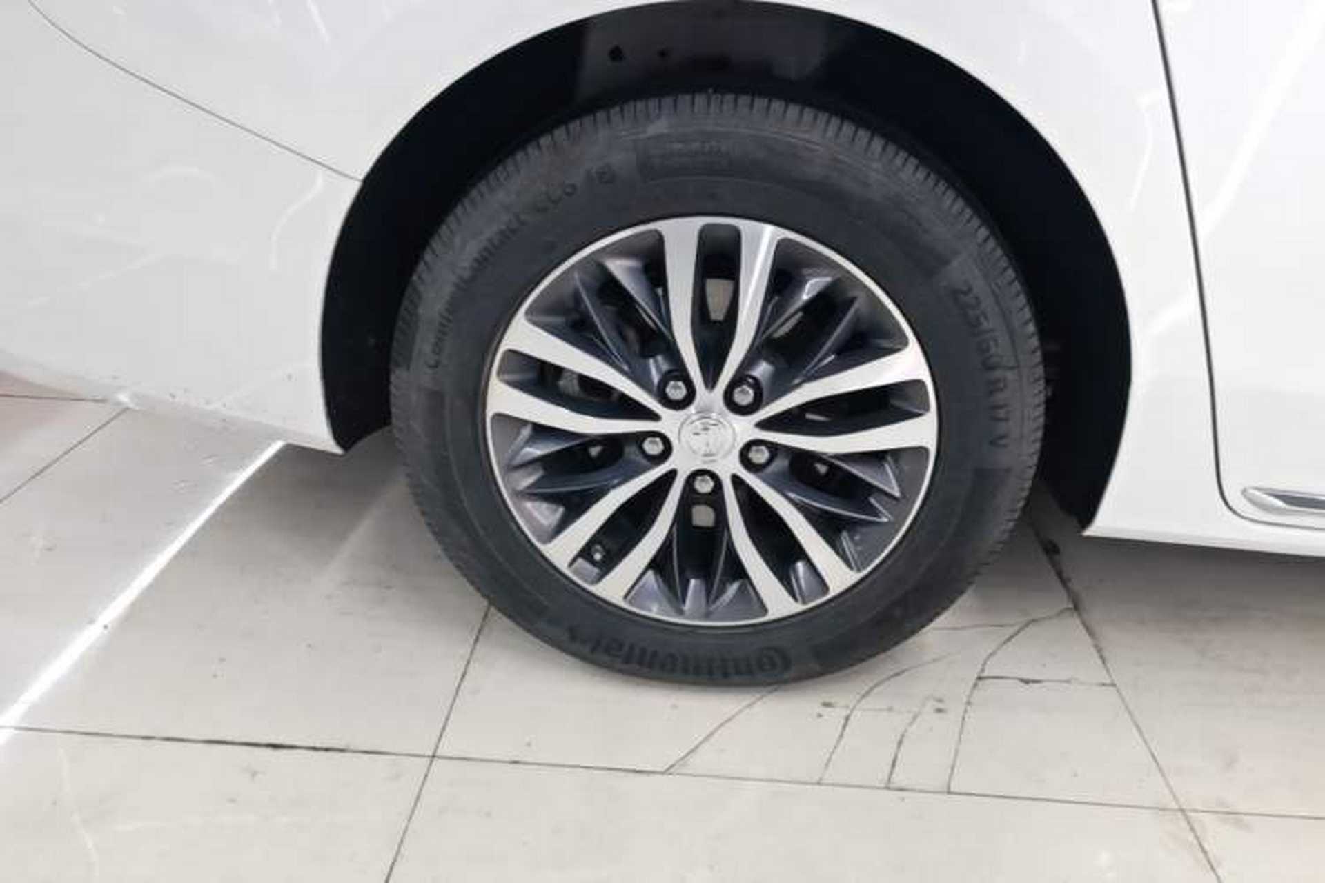Used Buick GL8 2023 ES Lu Zun Comfort Model Right Rear Wheel Hub