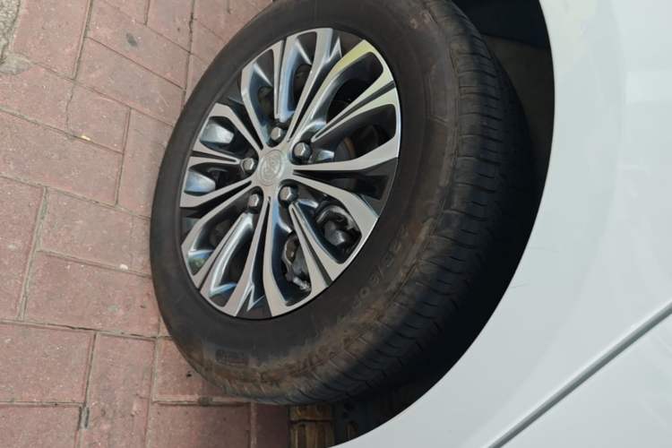 Used Buick GL8 2023 Land Executive Class Deluxe Model Right Rear Wheel Hub