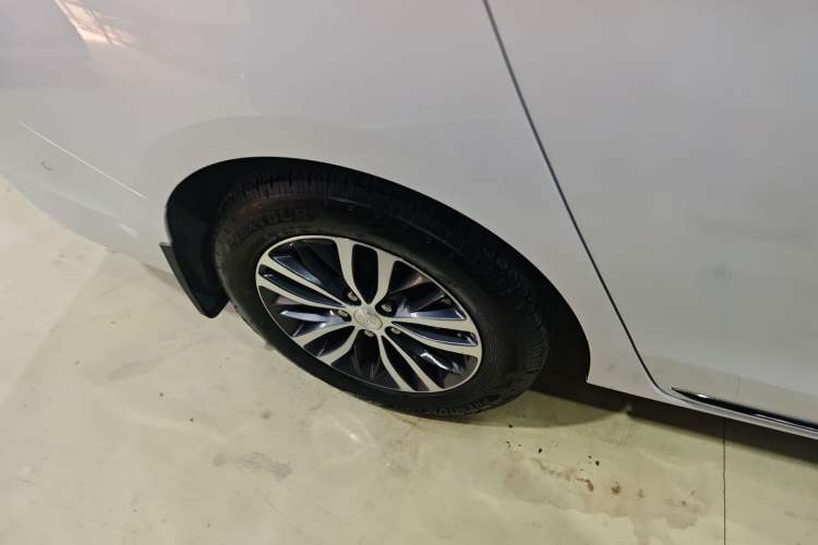 Used Buick GL8 2023 ES Lu Zun Deluxe Model Right Rear Wheel Hub