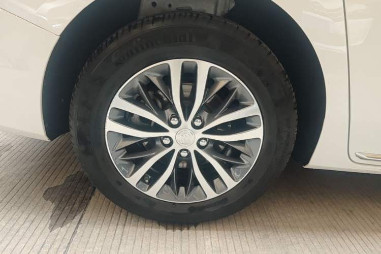 Used Buick GL8 2023 ES Lu Zun Deluxe Model Right Rear Wheel Hub