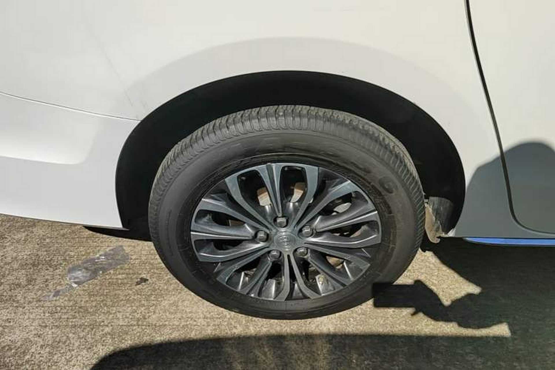 Used Buick GL8 2023 Land Executive Class Comfort Model Right Rear Wheel Hub