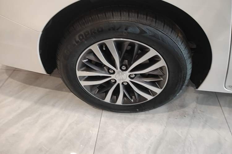 Used Buick GL8 2023 ES Lu Zun Deluxe Model Right Rear Wheel Hub