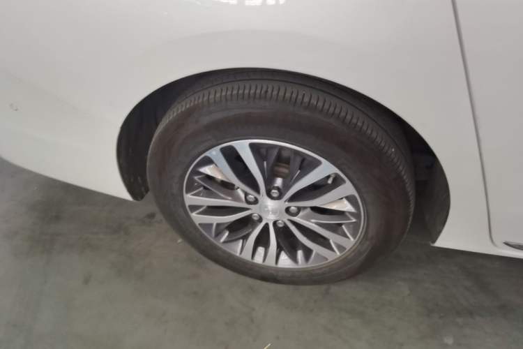 Used Buick GL8 2023 ES Lu Zun Deluxe Model Right Rear Wheel Hub