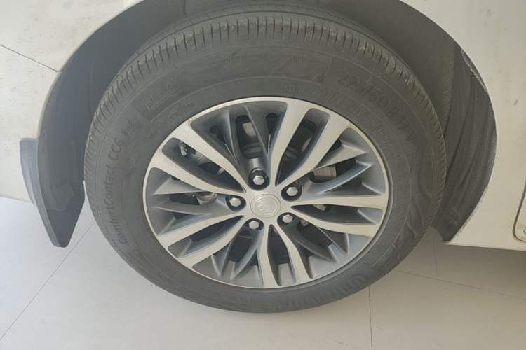 Used Buick GL8 2023 ES Lu Zun Deluxe Model Right Rear Wheel Hub