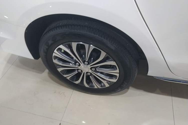 Used Buick GL8 2023 Land Executive Class Smart Enjoyment Model Right Rear Wheel Hub