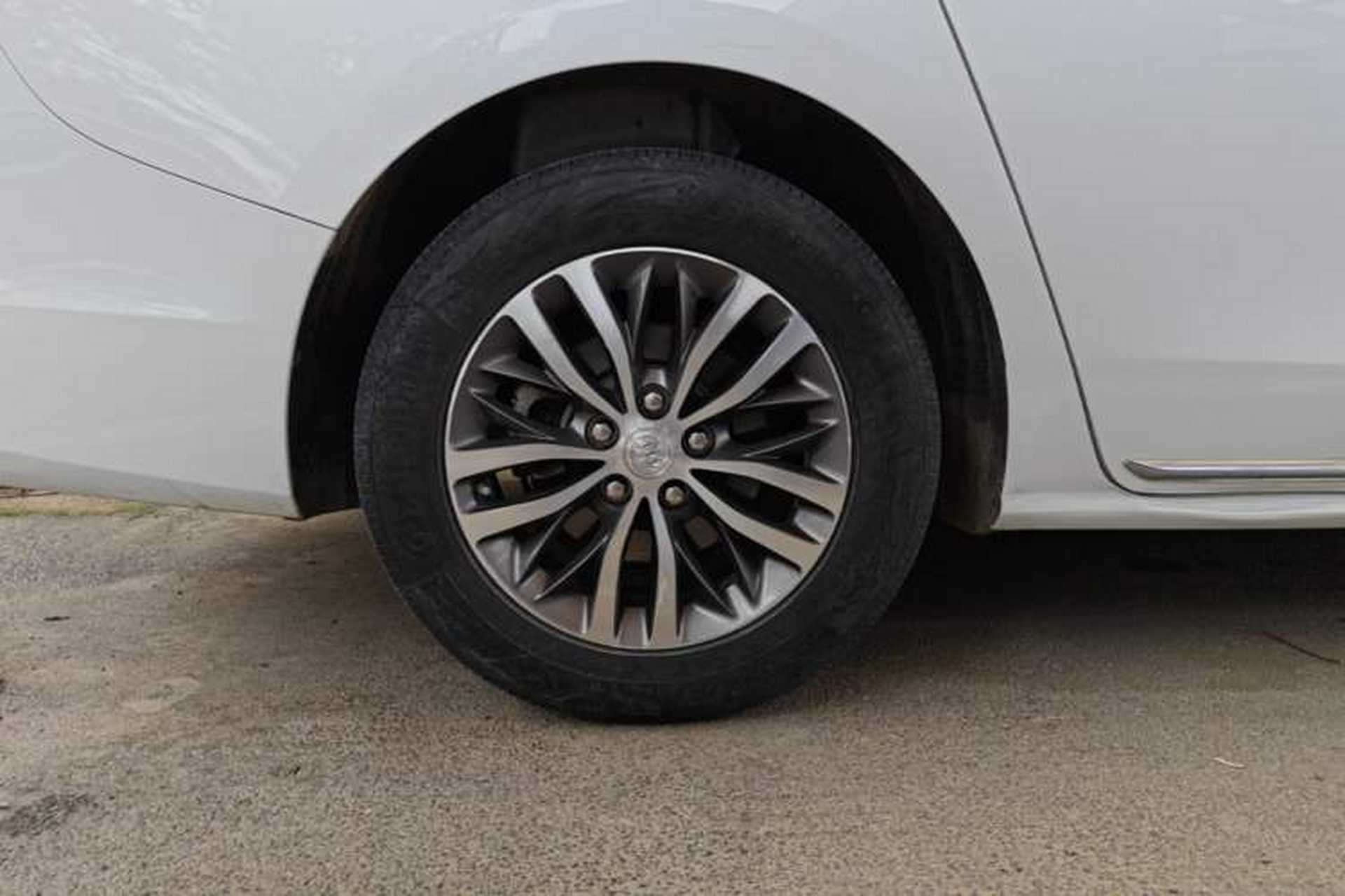 Used Buick GL8 2023 ES Lu Zun Comfort Model Right Rear Wheel Hub