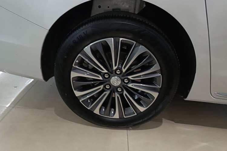 Used Buick GL8 2023 ES Lu Zun Luxury Model Right Rear Wheel Hub