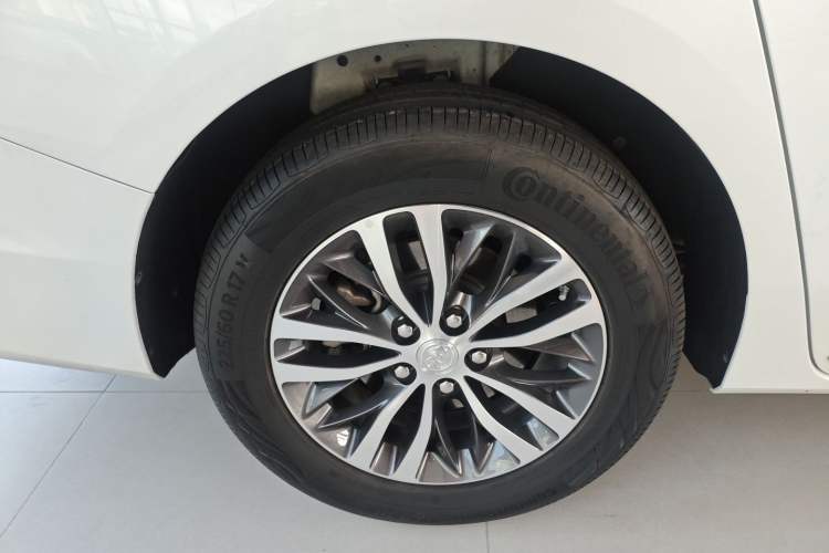 Used Buick GL8 2023 ES Lu Zun Comfort Model Right Rear Wheel Hub