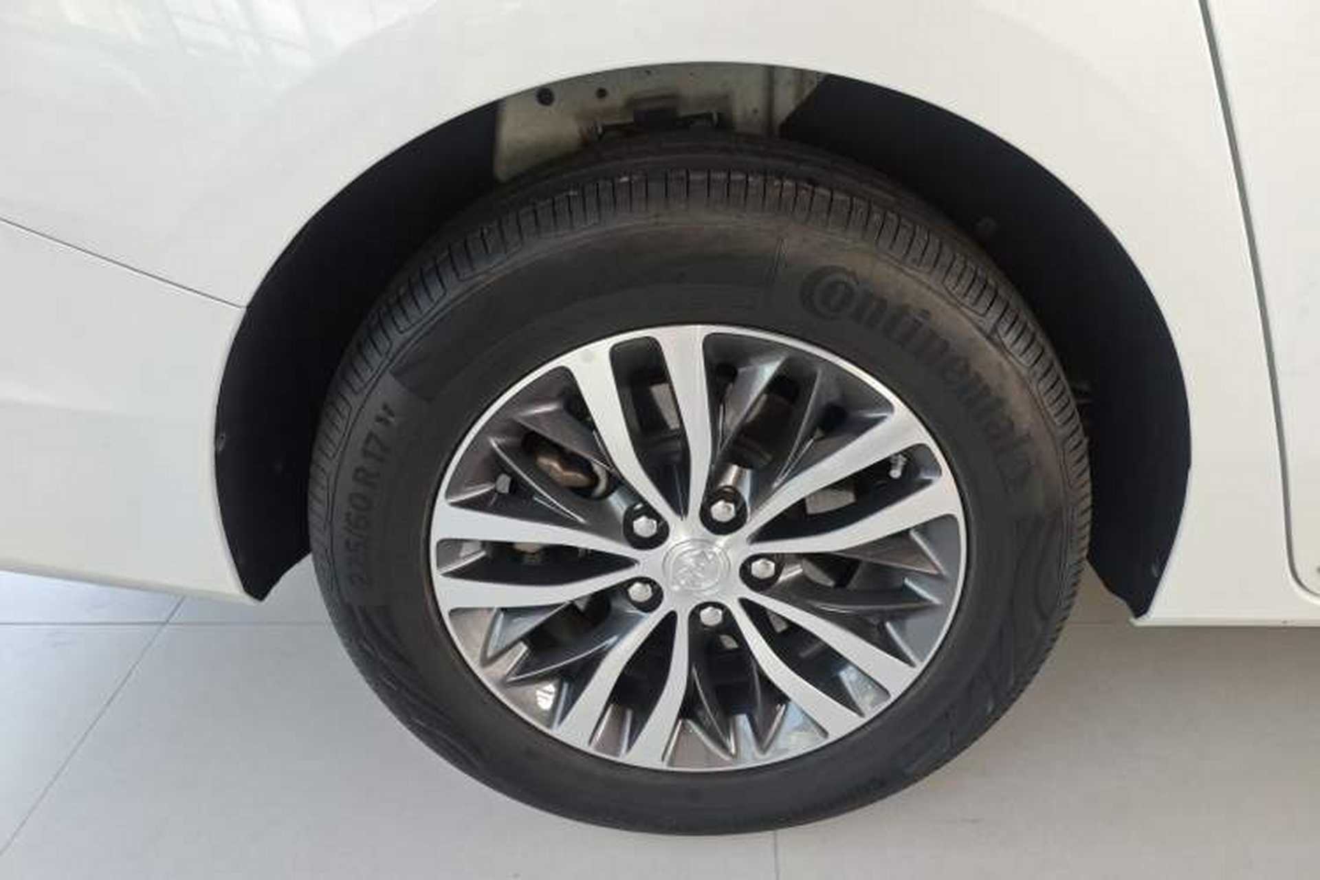 Used Buick GL8 2023 ES Lu Zun Comfort Model Right Rear Wheel Hub