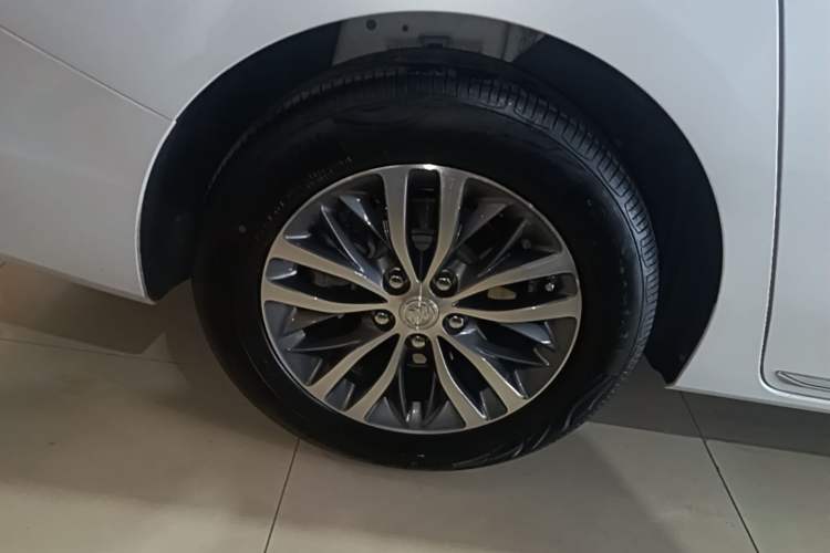 Used Buick GL8 2023 ES Lu Zun Deluxe Model Right Rear Wheel Hub