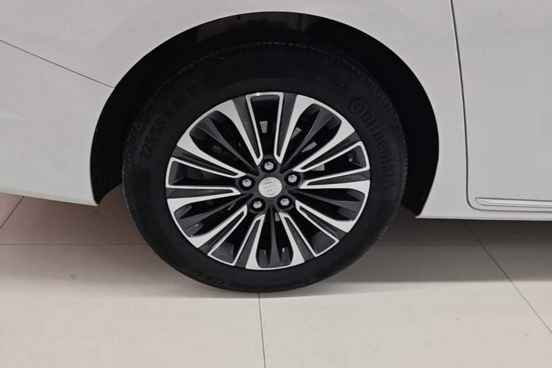 Used Buick GL8 2023 ES Lu Zun Flagship Model Right Rear Wheel Hub
