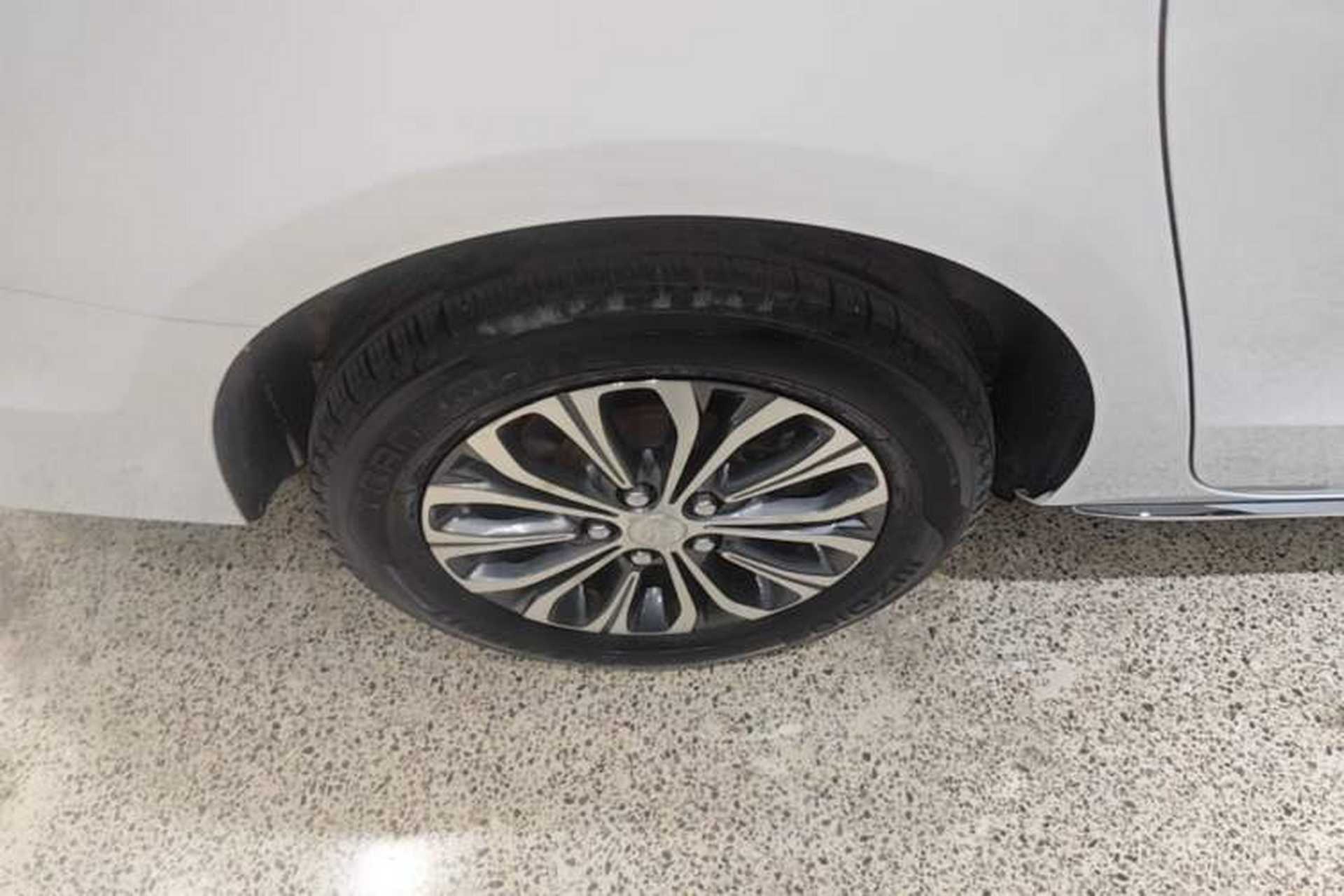 Used Buick GL8 2023 Land Executive Class Comfort Model Right Rear Wheel Hub