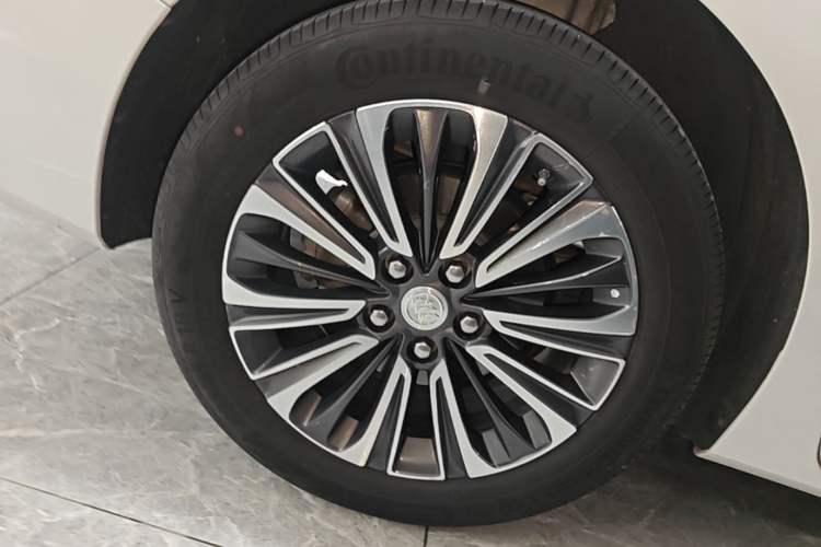 Used Buick GL8 2023 ES Lu Zun Luxury Model Right Rear Wheel Hub