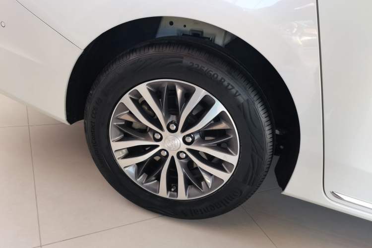 Used Buick GL8 2023 ES Lu Zun Deluxe Model Right Rear Wheel Hub