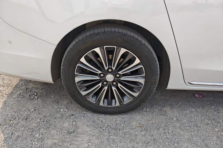Used Buick GL8 2023 ES Lu Zun Luxury Model Right Rear Wheel Hub