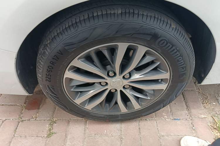 Used Buick GL8 2023 ES Lu Zun Comfort Model Right Rear Wheel Hub