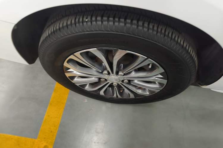 Used Buick GL8 2023 Land Executive Class Deluxe Model Right Rear Wheel Hub