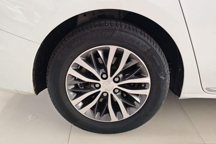 Used Buick GL8 2023 ES Lu Zun Deluxe Model Right Rear Wheel Hub