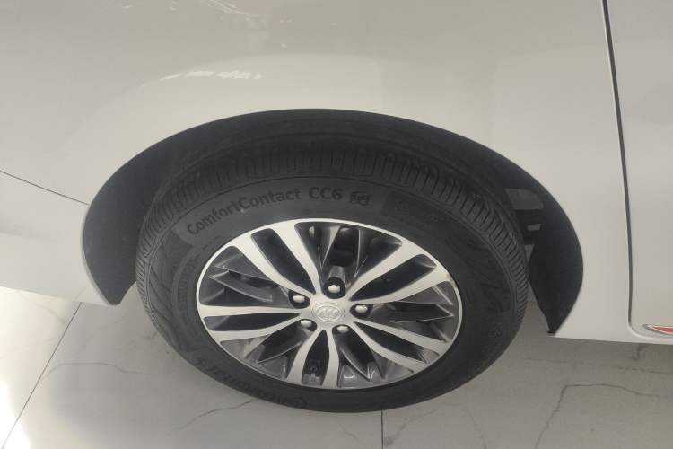 Used Buick GL8 2023 ES Lu Zun Comfort Model Right Rear Wheel Hub